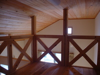 ロフト②　杉板の天井材と床板。杉の柔らかな木目の感じが気持ちがいい。