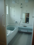 増築部分の新しい浴室。タカラスタンダードの耐震システムバス。