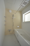 ２階の浴室。LIXILキレイユ。防水２重パン仕様なので２階への設置も安心です。